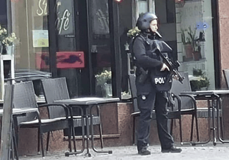 Kidnappers Detain People in Bank in Germany; Helicopters are circling over the city