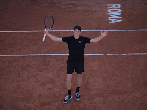 Sinner recorded his 25th consecutive victory and equaled Djokovic’s record