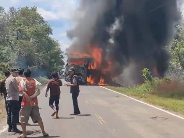 Serious accident in Indonesia: The collision between a bus and a tanker claimed 16 lives