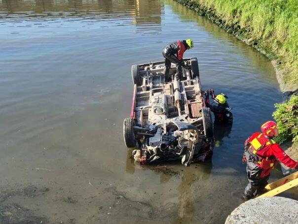Tragedy near Venice: Three people died after the van landed in the canal