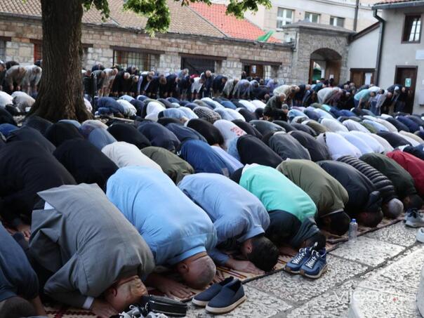 In the Gazi Husrev-bey mosque in Sarajevo, the Eid prayer was offered