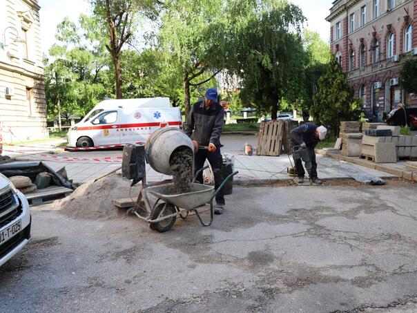 Work on the rehabilitation of the access path and plateau in Vrazova Street is underway