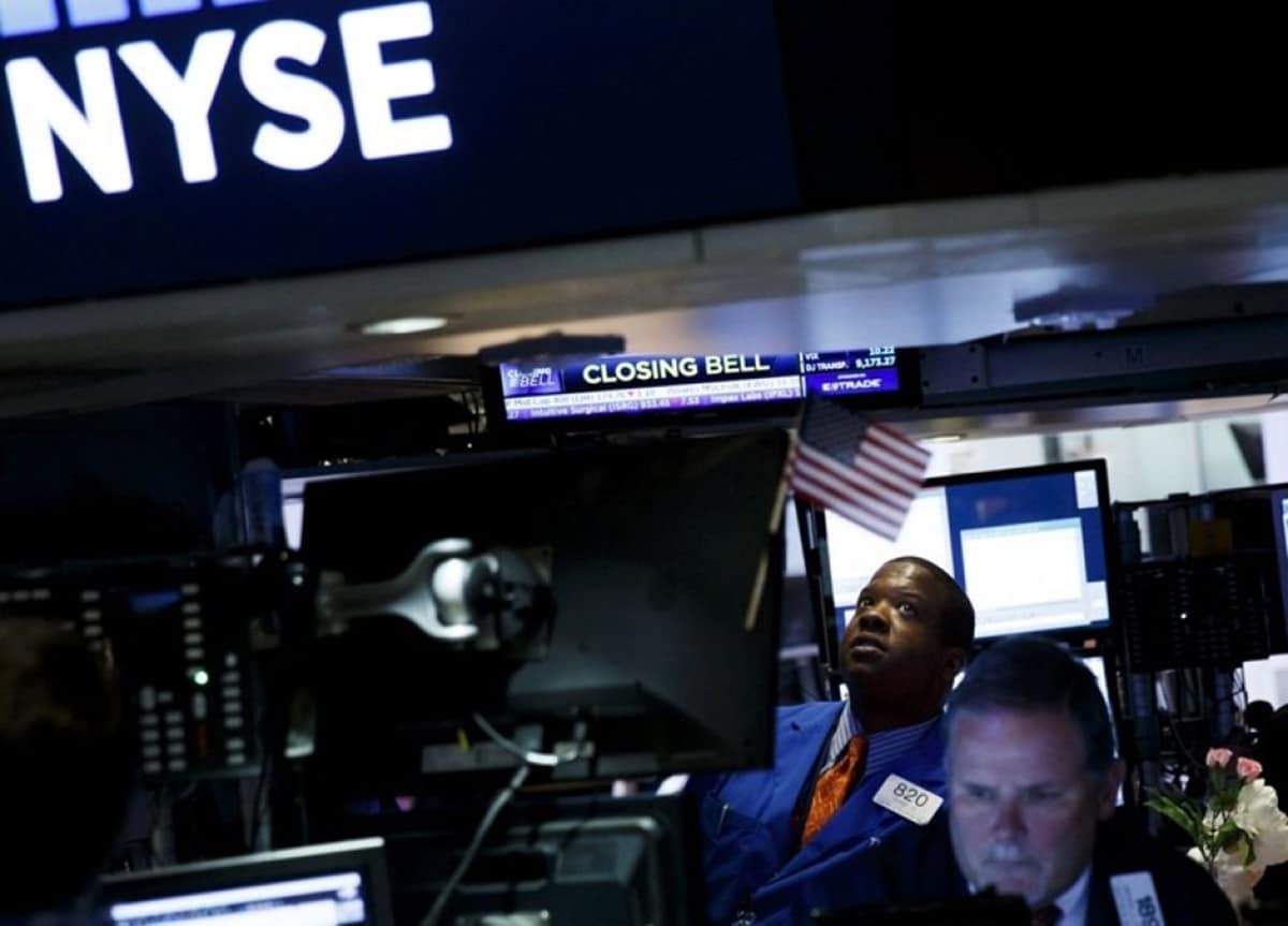 Cisco the winner of the day, indices in the plus