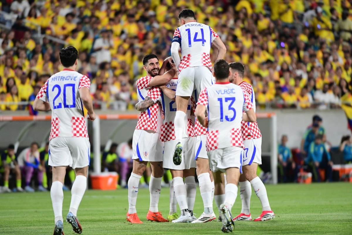 The Firemen flew to the USA: The fans saw them off, Erlić and Musa sent a clear message