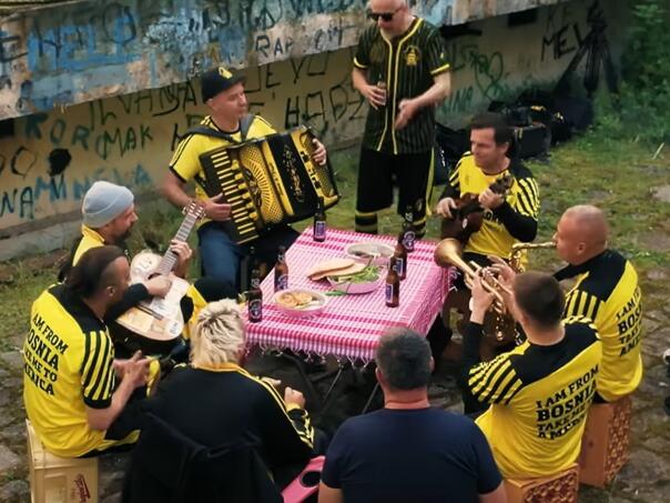 AFP: Bosnian hit conquers the world, "I am from Bosnia" becomes a football anthem