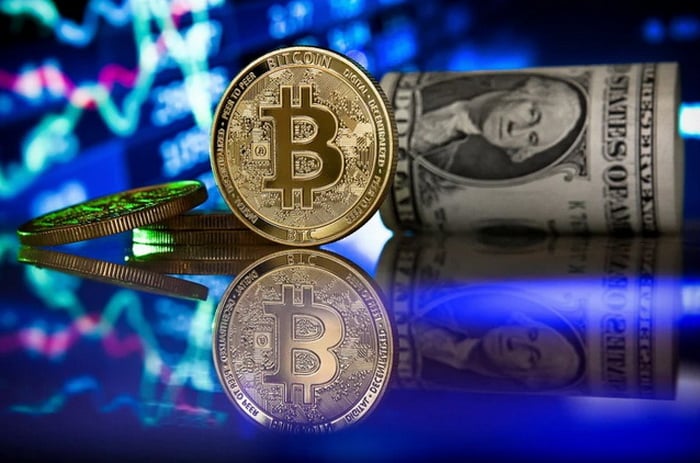 Bitcoin recovered some of its losses, but is still 20% lower than a month ago