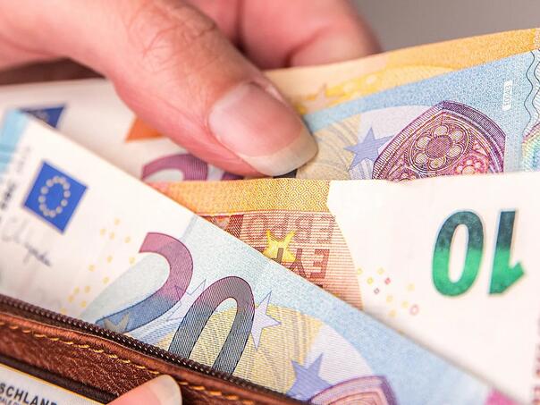 The Bosnian woman received unemployment benefits in Austria for years, and lived in Bosnia and Herzegovina