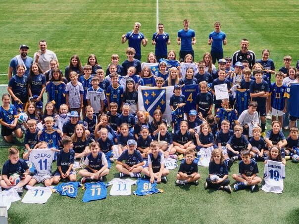 Dragons with Dragons: Children from Bosnia and Herzegovina brightened the day of Bosnia and Herzegovina. representatives
