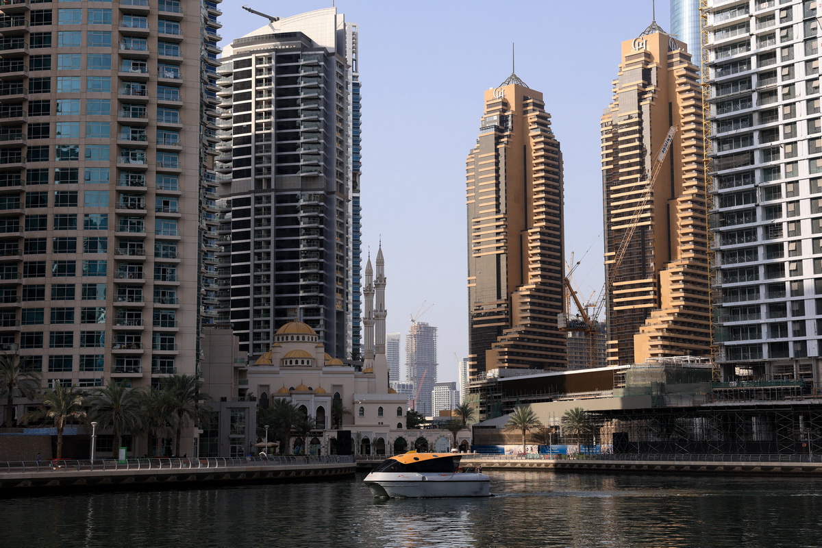 Real estate sales in Dubai plummeted