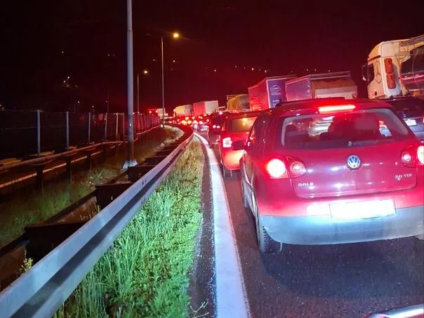 Kilometer-long queues at the entrance to Vogošća due to a collision, two people were injured