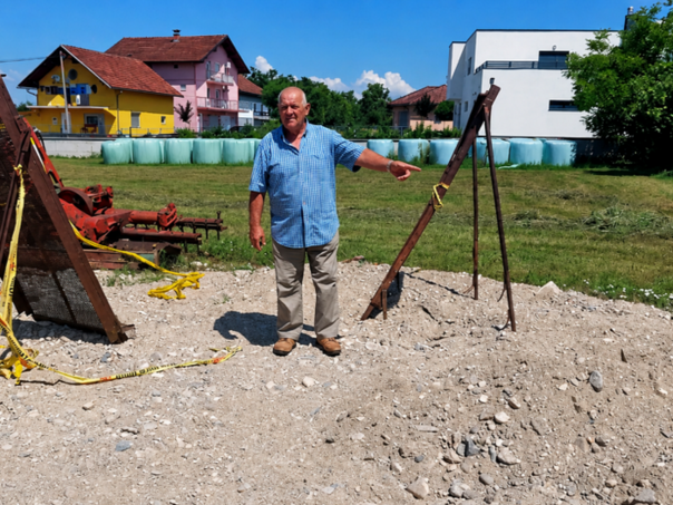 A local resident near Sanski Most found a mine during the transshipment of sand