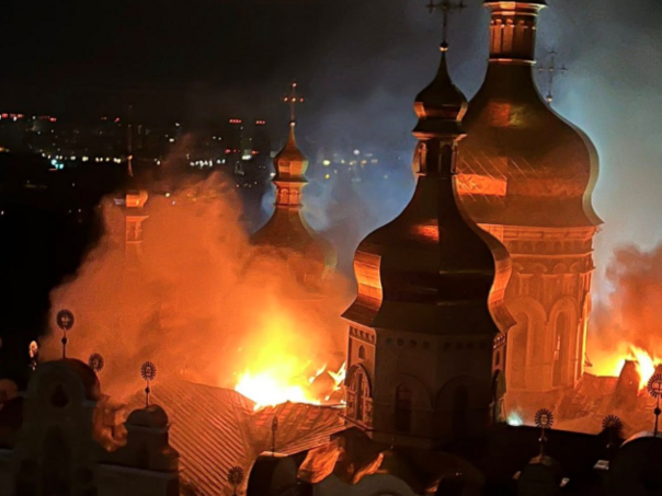 A night attack on Kiev, the symbol of Ukraine in flames