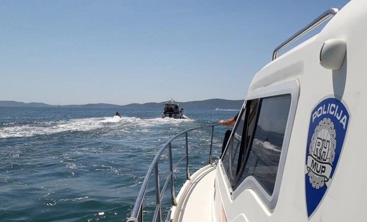 Catamaran and sailboat collision near Solta; Three dead, one person is being sought