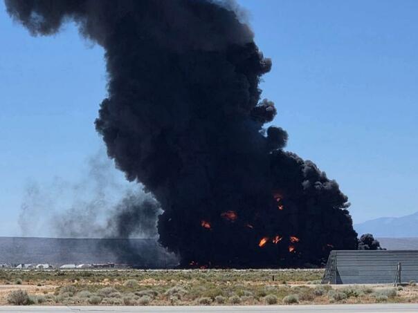 An American bomber crashed: Huge smoke covered the sky of California