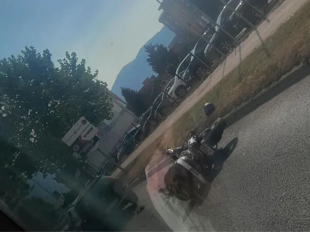 Collision between a motorcycle and a car on Stup, one person injured