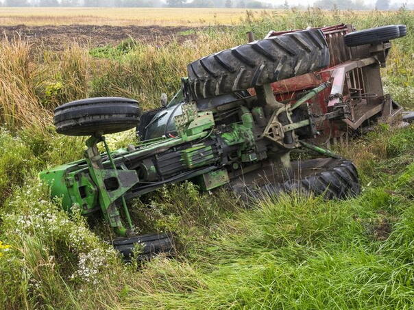 Tragedy near Kozarska Dubica: The driver died after the tractor overturned