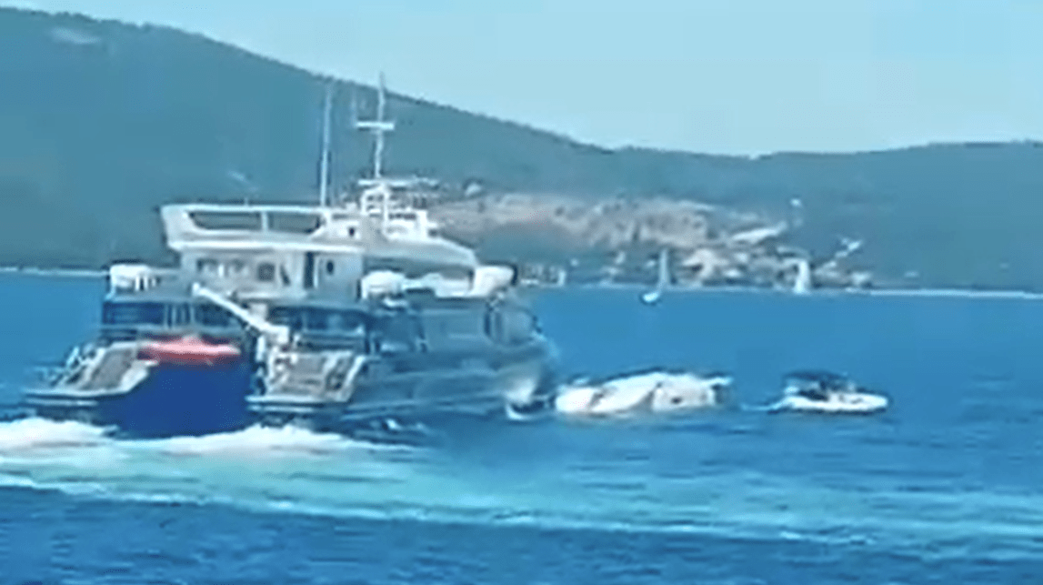 The wreckage of the sunken sailboat was found, the body of the fourth person in the cabin
