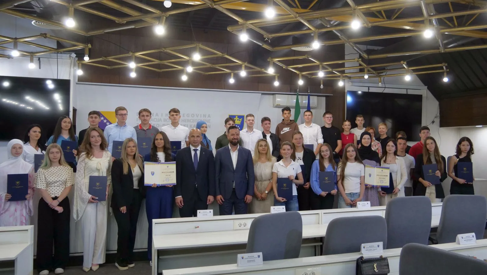 The ZDK government awarded students of the primary and secondary school generation