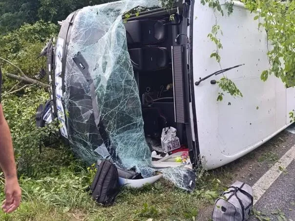 The bus ended up in the canal: Published photos of the collision near Prijedor