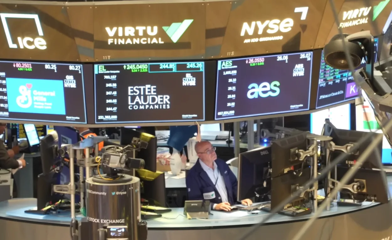 Dow Jones sinks after Trump threatens new attack on Iran