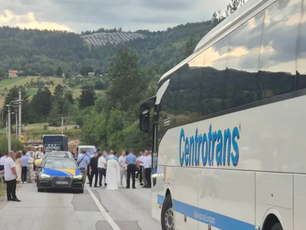 A fight between several people blocked traffic on the Sarajevo-Sokolac road