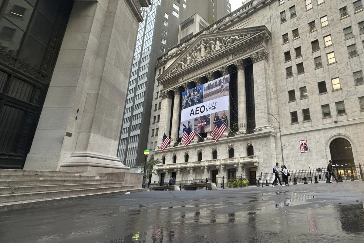 Wall Street: Dow Jones record, Nasdaq down